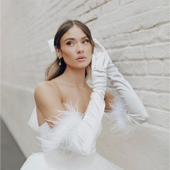 Accessories - White Satin Gloves With Feather Trim